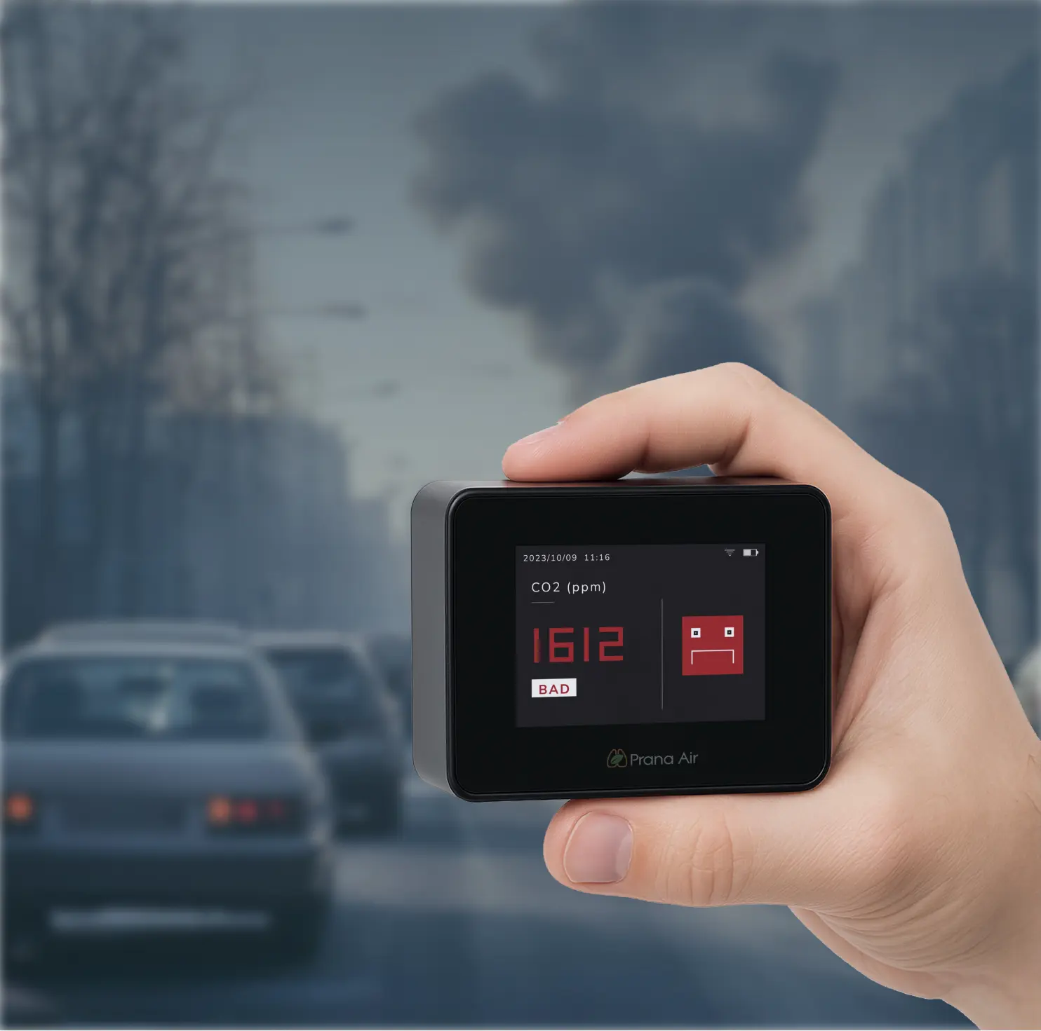 the best co2 monitor in a hand monitoring on a busy road