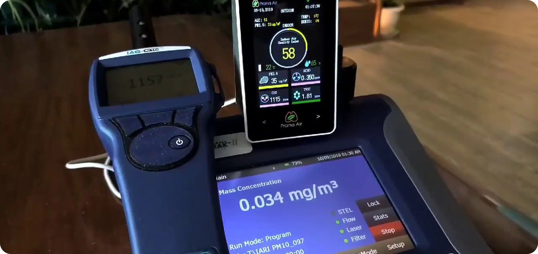 高精度 室内空気品質モニター | PM2.5, PM10, CO, CO2, O3 | Prana Air
