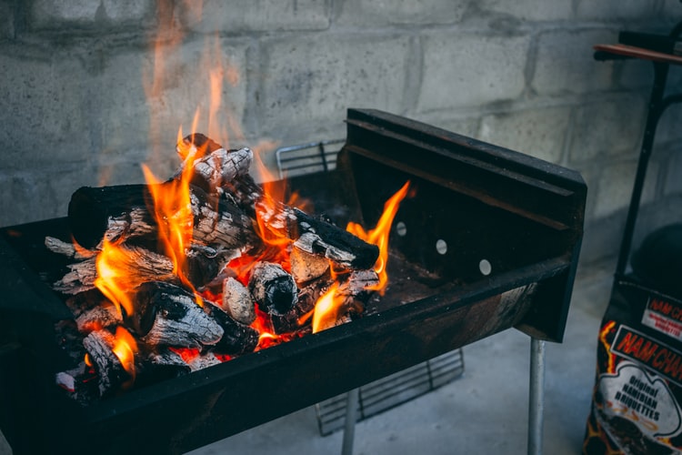 Connection between burning of solid fuel and indoor air pollution. Explained