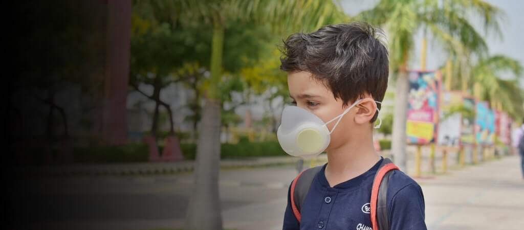 a boy with prana air junior pollution mask