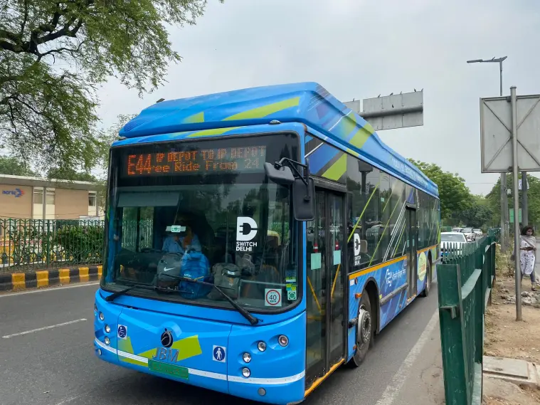 ônibus elétrico em Nova Delhi e Índia